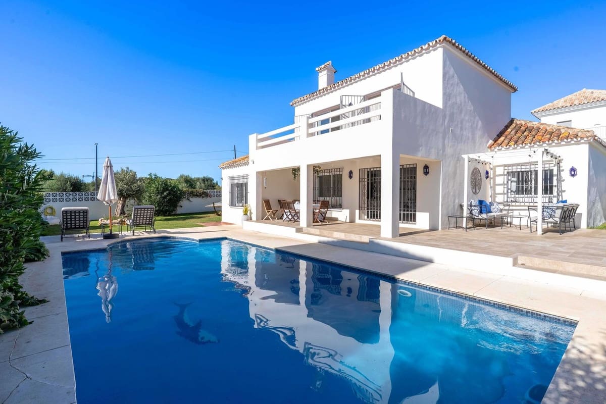 4 bedroom Villa for sale in San Pedro de Alcantara with pool garage - € 2,050,000 (Ref: 8942065)