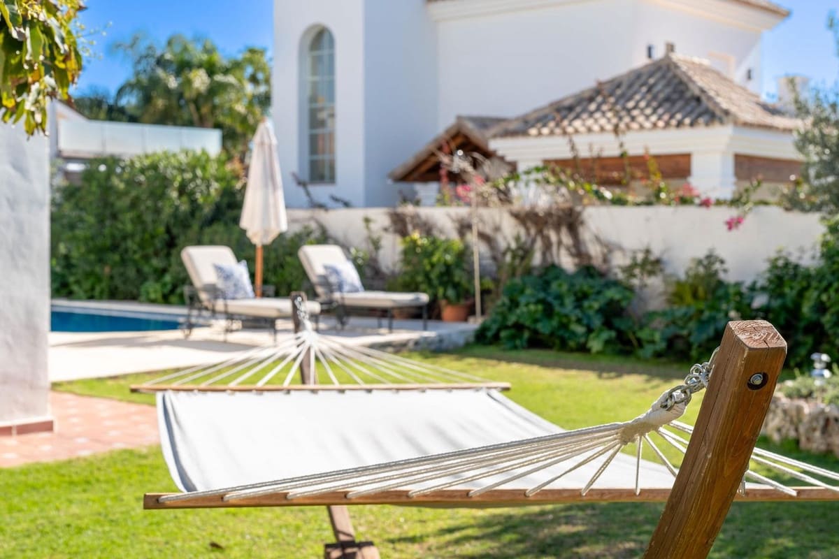 4 bedroom Villa for sale in San Pedro de Alcantara with pool garage - € 2,050,000 (Ref: 8942065)