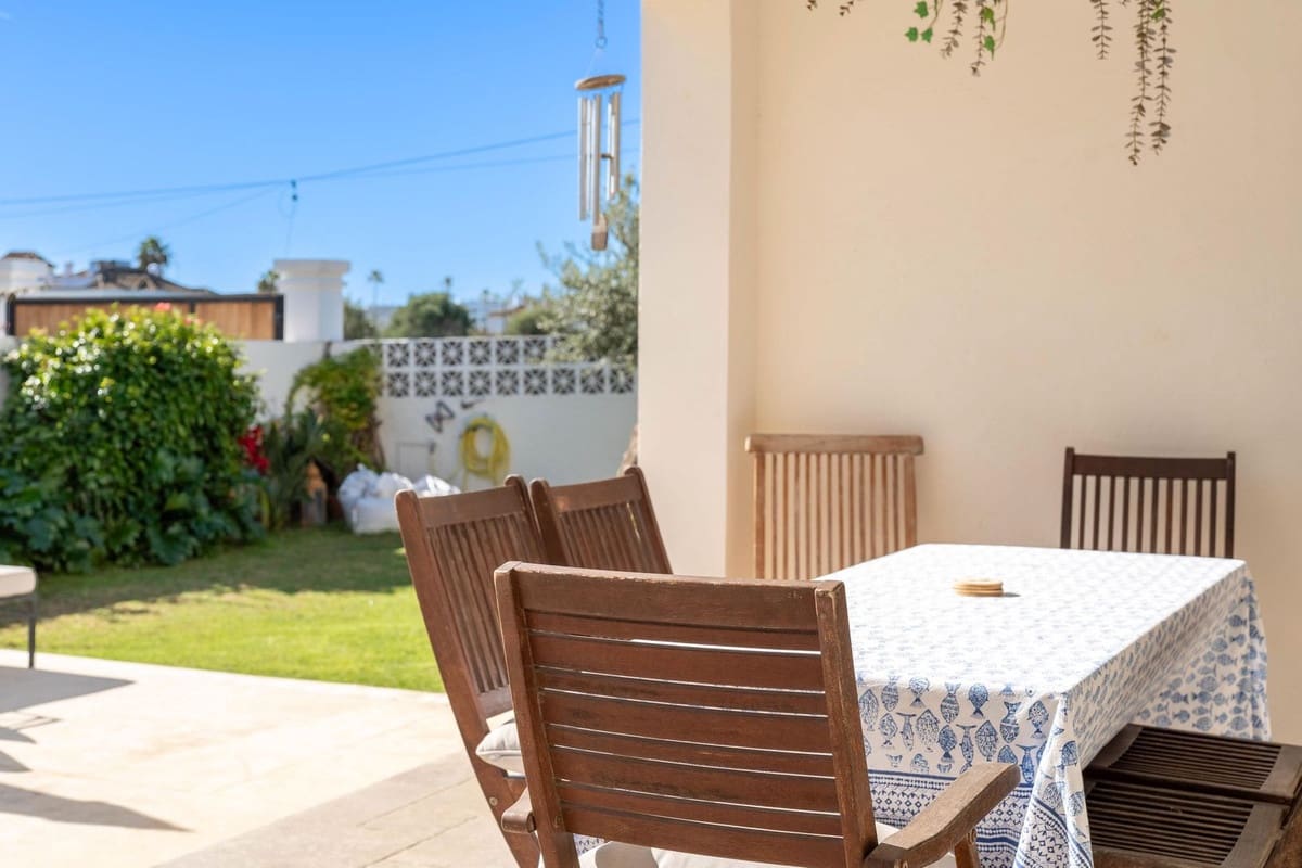 4 bedroom Villa for sale in San Pedro de Alcantara with pool garage - € 2,050,000 (Ref: 8942065)