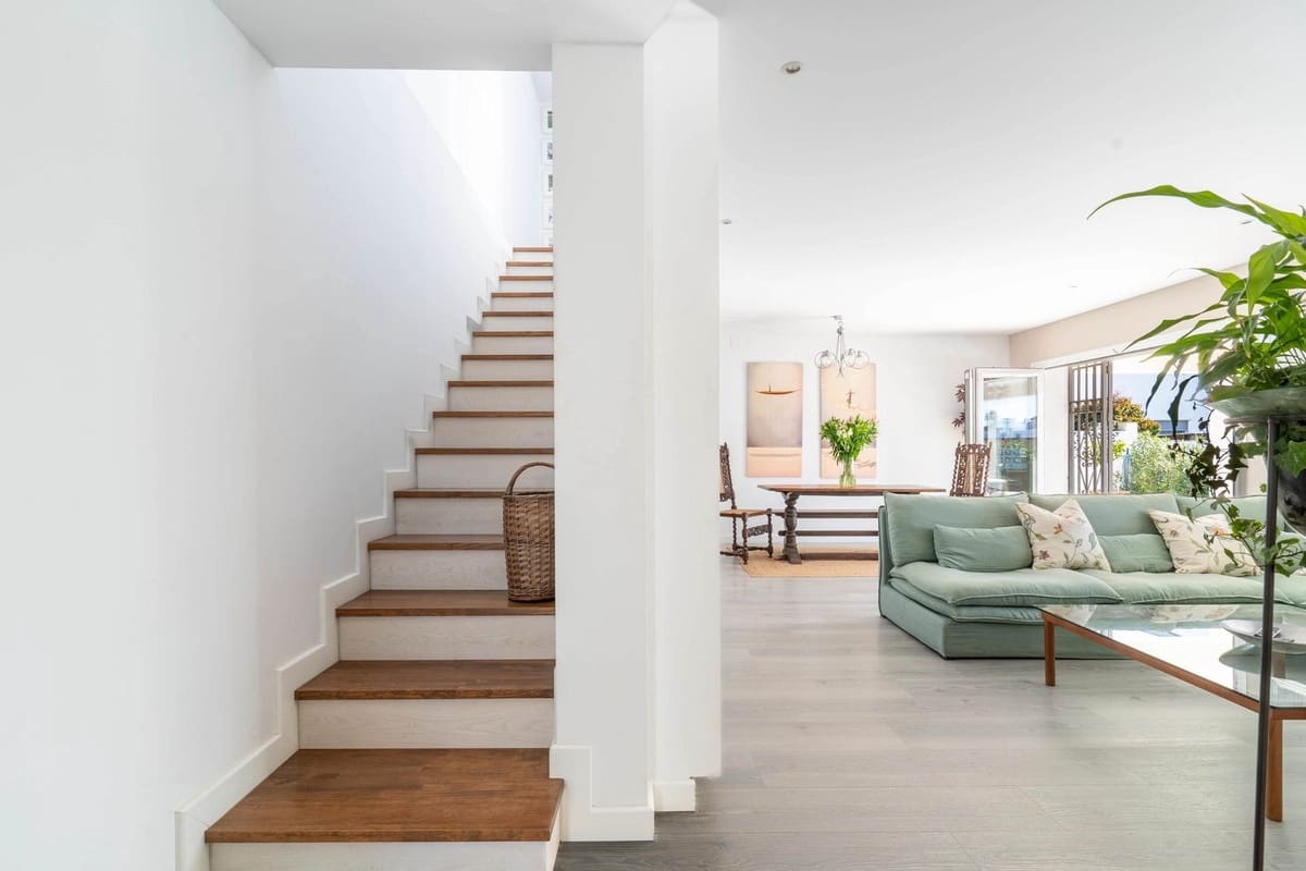 4 bedroom Villa for sale in San Pedro de Alcantara with pool garage - € 2,050,000 (Ref: 8942065)