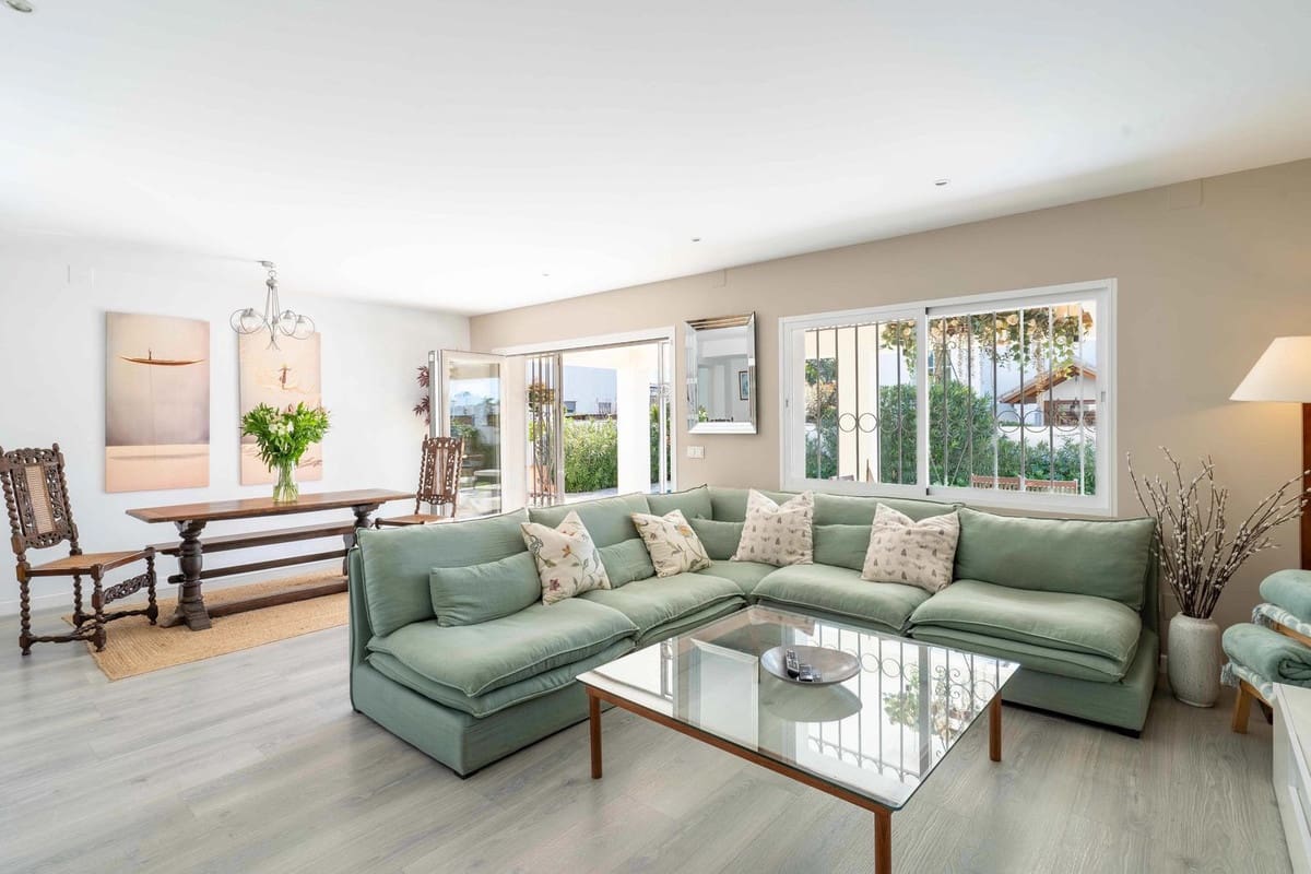 4 bedroom Villa for sale in San Pedro de Alcantara with pool garage - € 2,050,000 (Ref: 8942065)