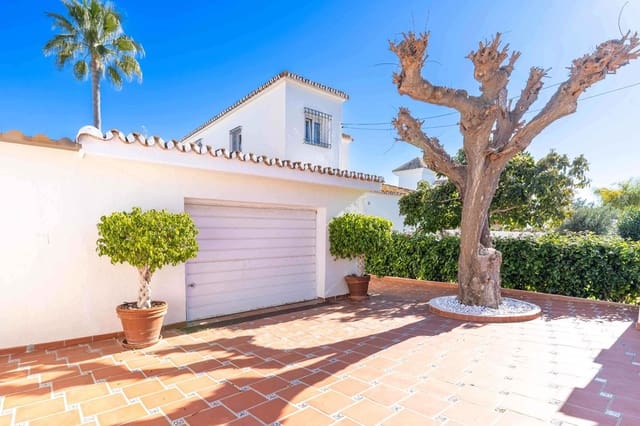 4 soverom Villa til salgs i San Pedro de Alcantara, Marbella med svømmebasseng garasje - € 2 050 000 (Ref: 8942065)