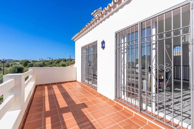 4 soverom Villa til salgs i San Pedro de Alcantara, Marbella med svømmebasseng garasje - € 2 050 000 (Ref: 8942065)