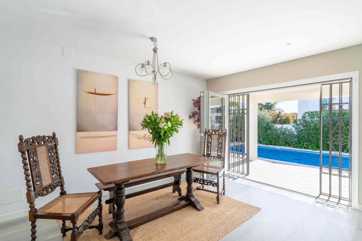 4 bedroom Villa for sale in San Pedro de Alcantara with pool garage - € 2,050,000 (Ref: 8942065)