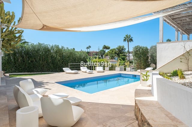 5 makuuhuone Huvila myytävänä paikassa Nueva Andalucia, Marbella mukana uima-altaan 
autotalli - 2 490 000 € (Ref: 8951252)