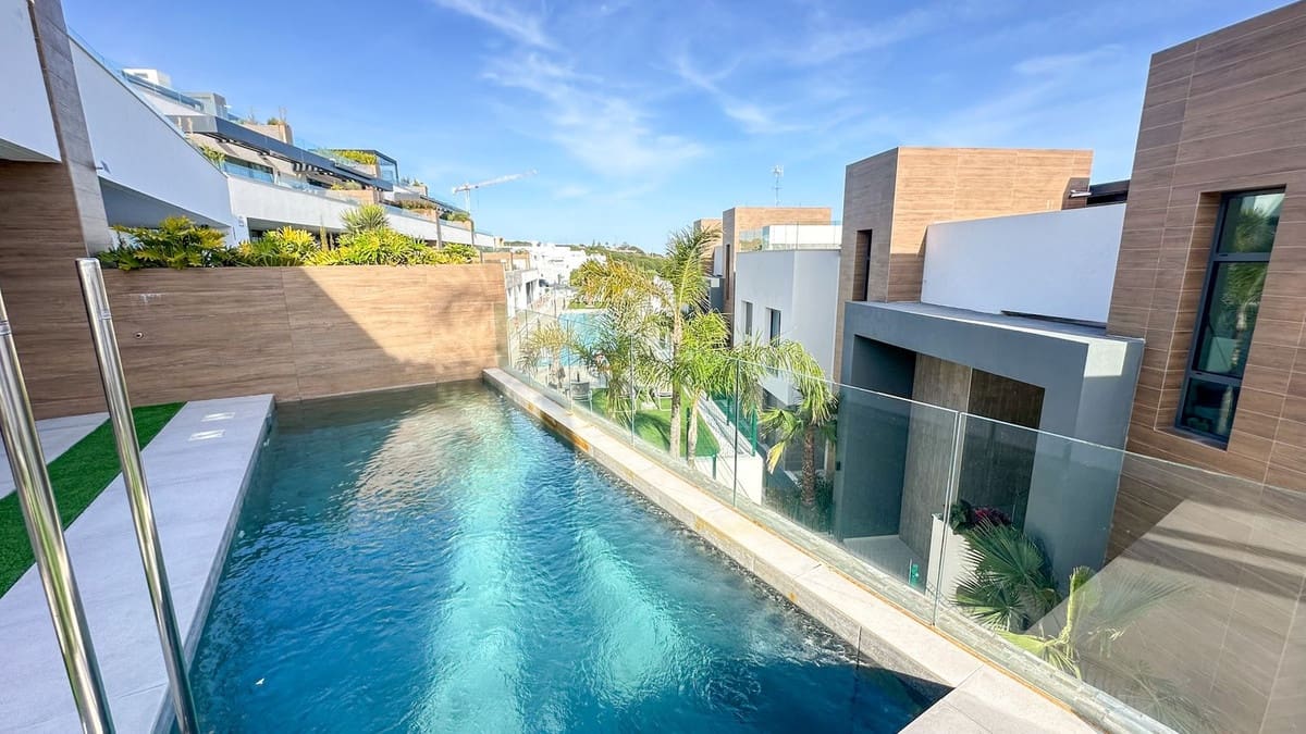 3 soveværelse Lejlighed til salg i Cabopino med swimmingpool garage - € 1.099.000 (Ref: 8969722)