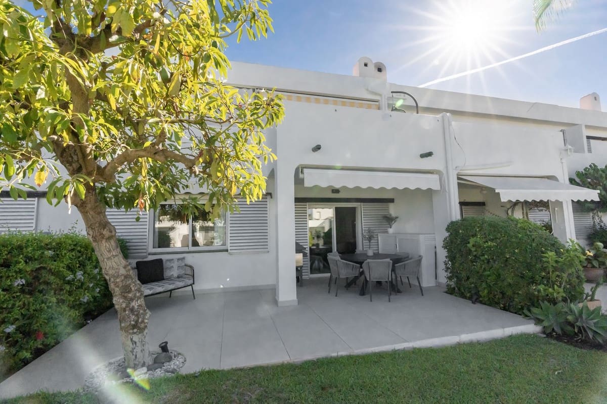 3 soveværelse Lejlighed til salg i Nueva Andalucia med swimmingpool garage - € 610.000 (Ref: 8975516)