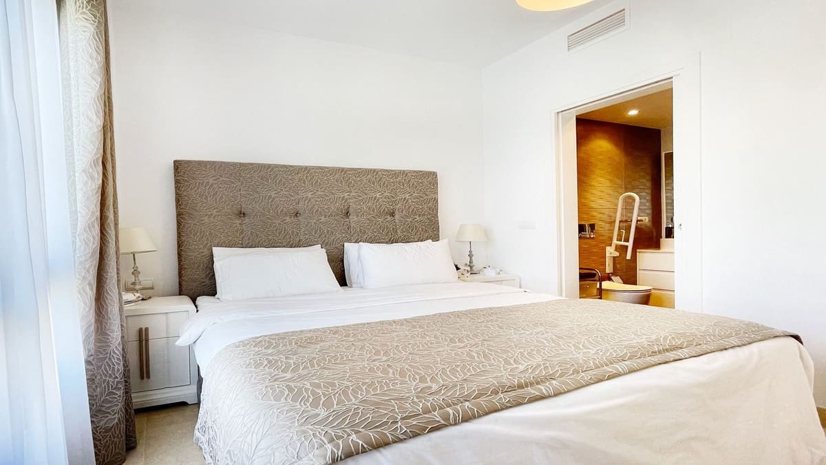 4 sypialnia Penthouse na sprzedaż w Nueva Andalucia z basenem garażem - 660 000 € (Ref: 8975517)