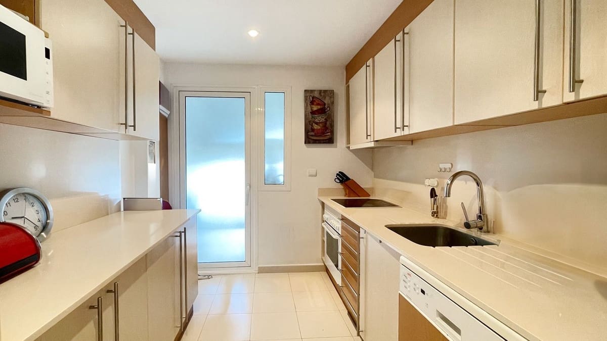 4 sypialnia Penthouse na sprzedaż w Nueva Andalucia z basenem garażem - 660 000 € (Ref: 8975517)