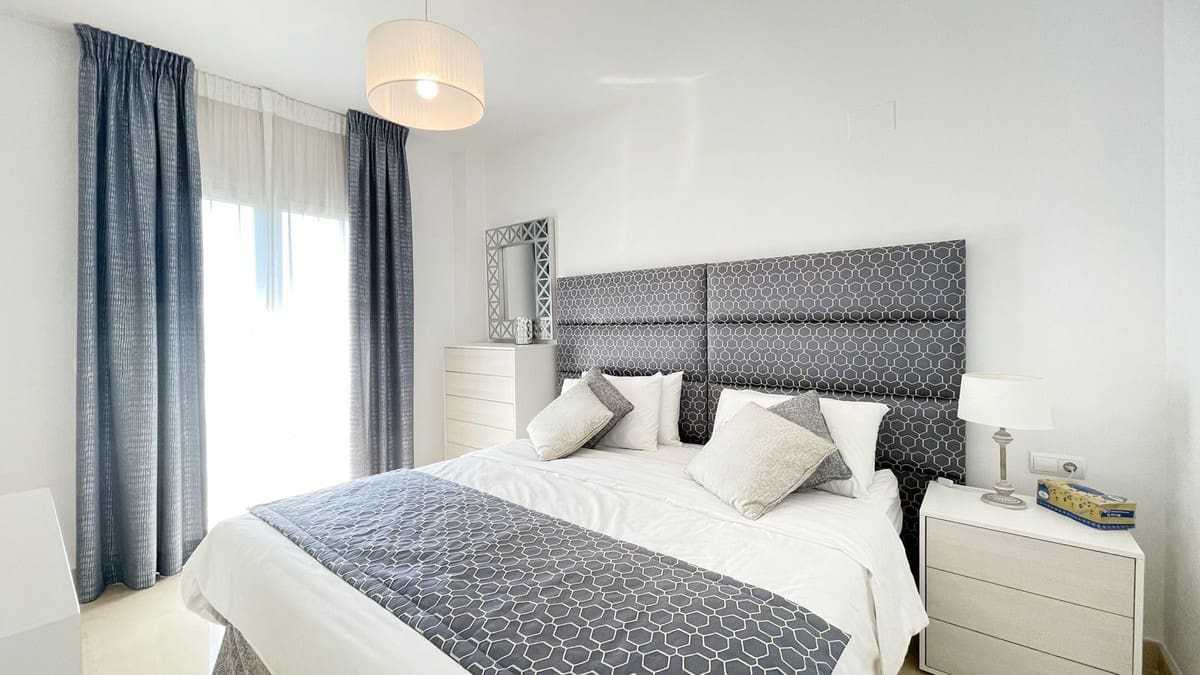 4 sypialnia Penthouse na sprzedaż w Nueva Andalucia z basenem garażem - 660 000 € (Ref: 8975517)