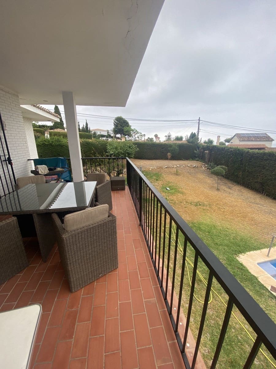 3 soveværelse Villa til salg i La Capellania med swimmingpool garage - € 870.000 (Ref: 8977556)