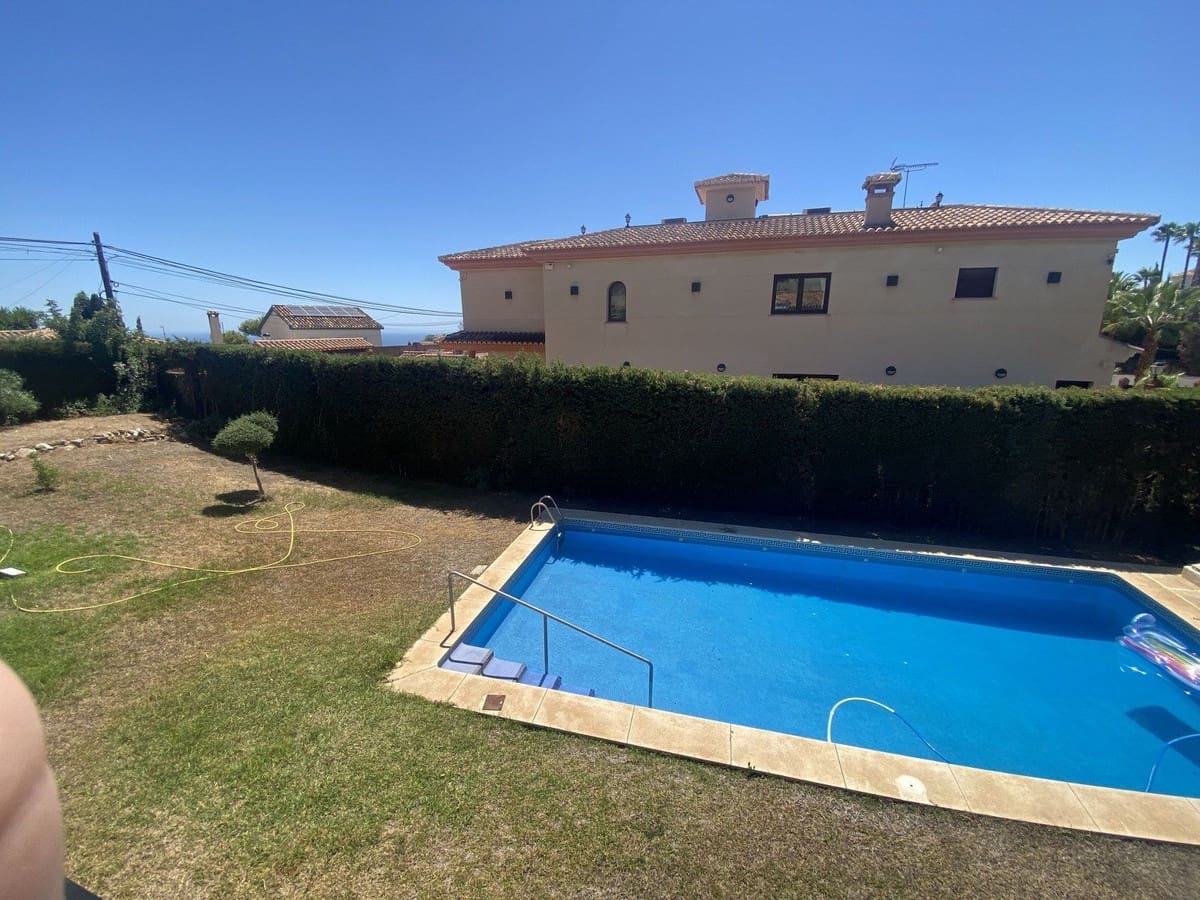 3 soveværelse Villa til salg i La Capellania med swimmingpool garage - € 870.000 (Ref: 8977556)