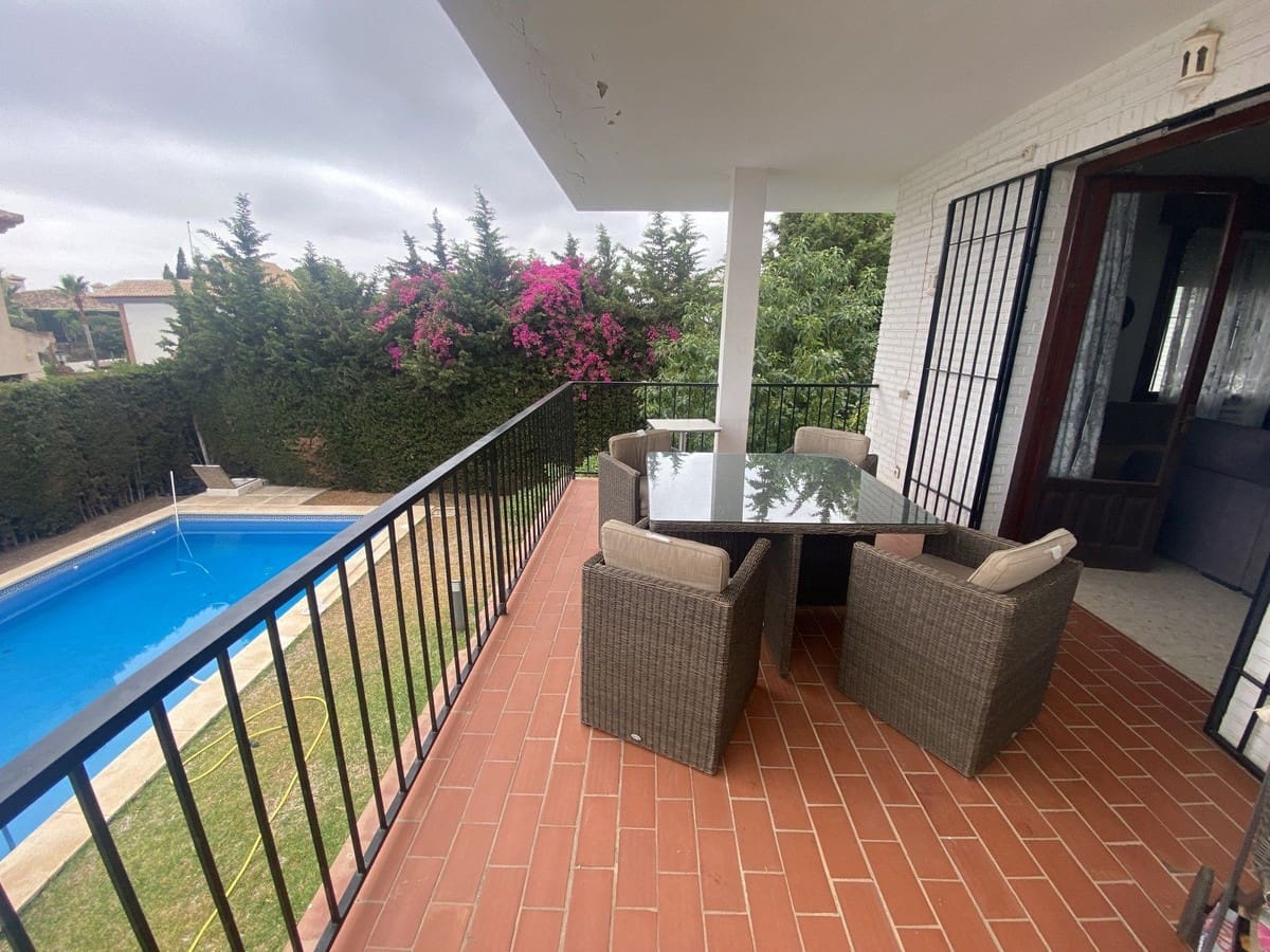 3 soveværelse Villa til salg i La Capellania med swimmingpool garage - € 870.000 (Ref: 8977556)