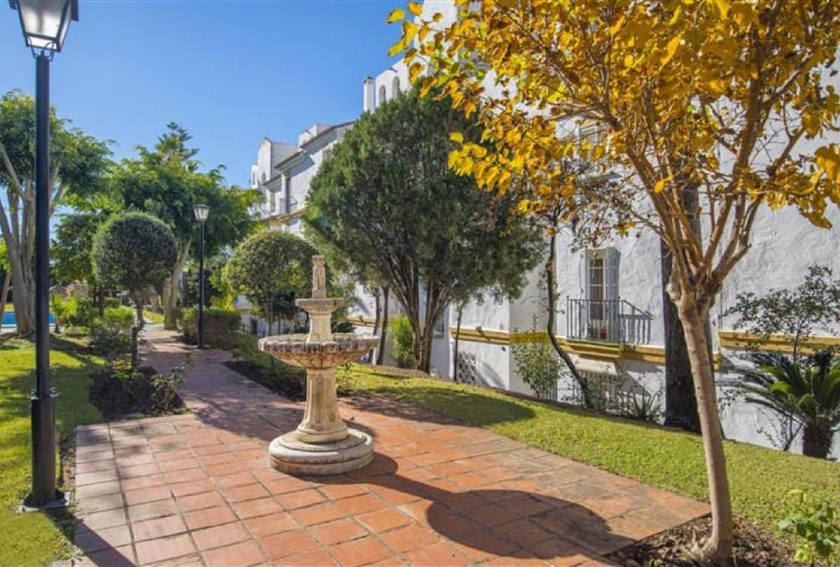 2 soveværelse Lejlighed til salg i New Golden Mile med swimmingpool garage - € 275.000 (Ref: 8977752)