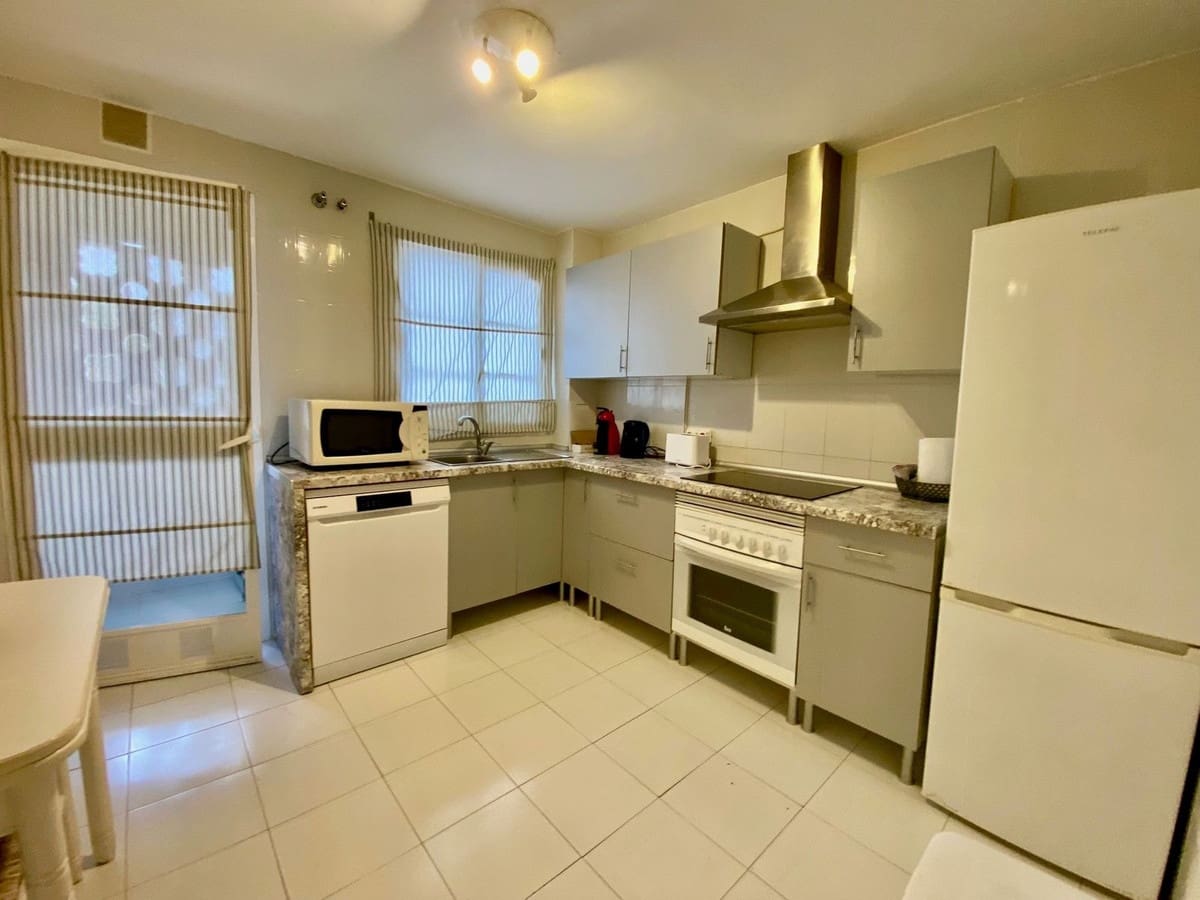 2 soveværelse Lejlighed til salg i New Golden Mile med swimmingpool garage - € 275.000 (Ref: 8977752)