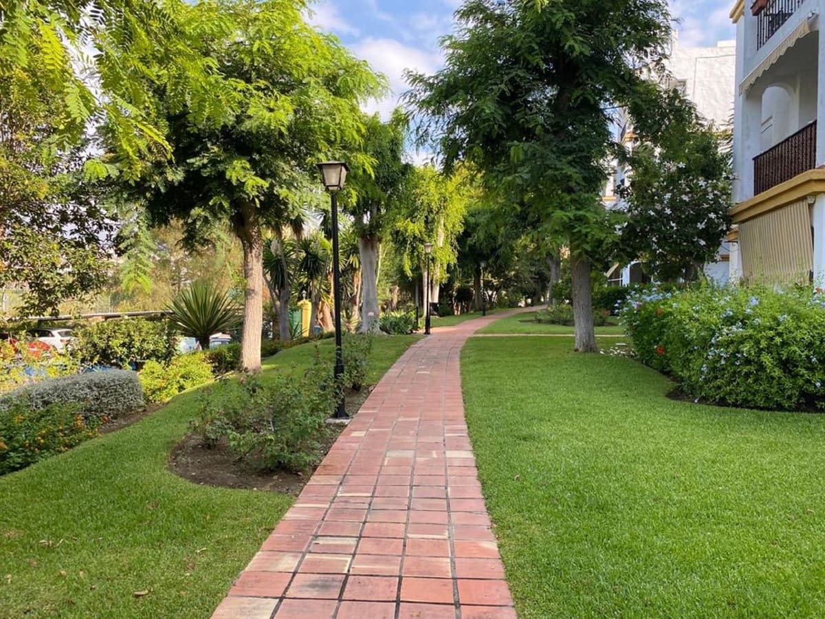 2 soveværelse Lejlighed til salg i New Golden Mile med swimmingpool garage - € 275.000 (Ref: 8977752)