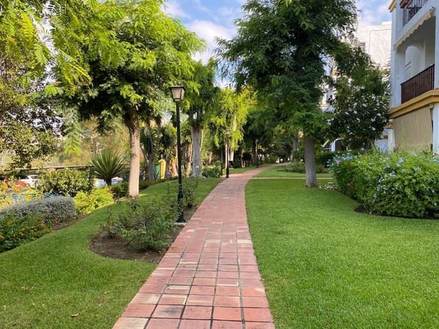 2 soverom Leilighet til salgs i Nueva Atalaya, Estepona med svømmebasseng garasje - € 275 000 (Ref: 8977752)