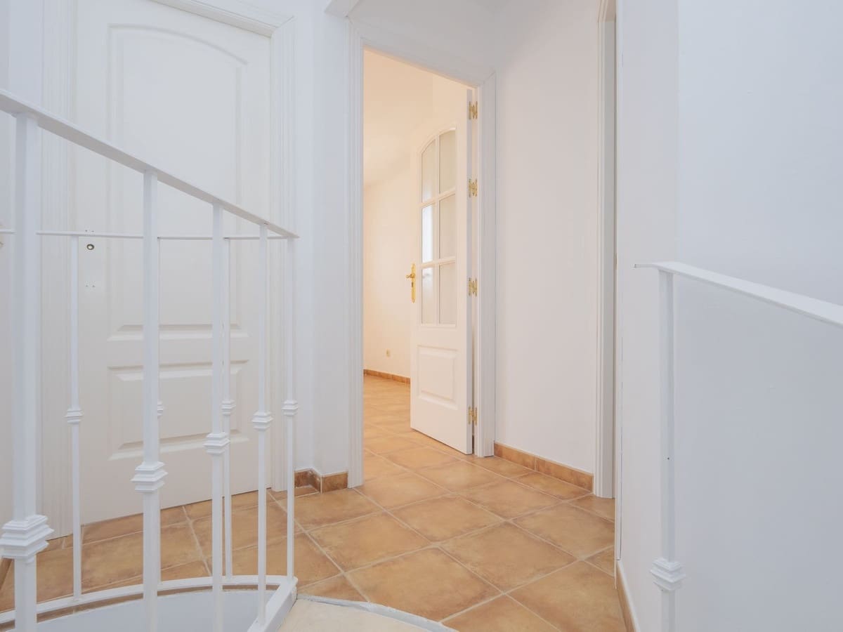 5 camera da letto Villa in vendita in Marbella con garage - 735.000 € (Rif: 8977753)