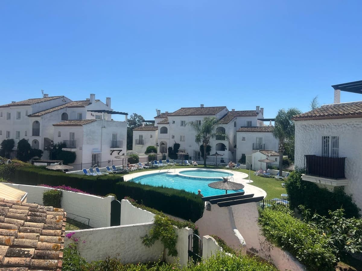 2 soveværelse Lejlighed til salg i El Paraiso med swimmingpool garage - € 285.000 (Ref: 8986371)