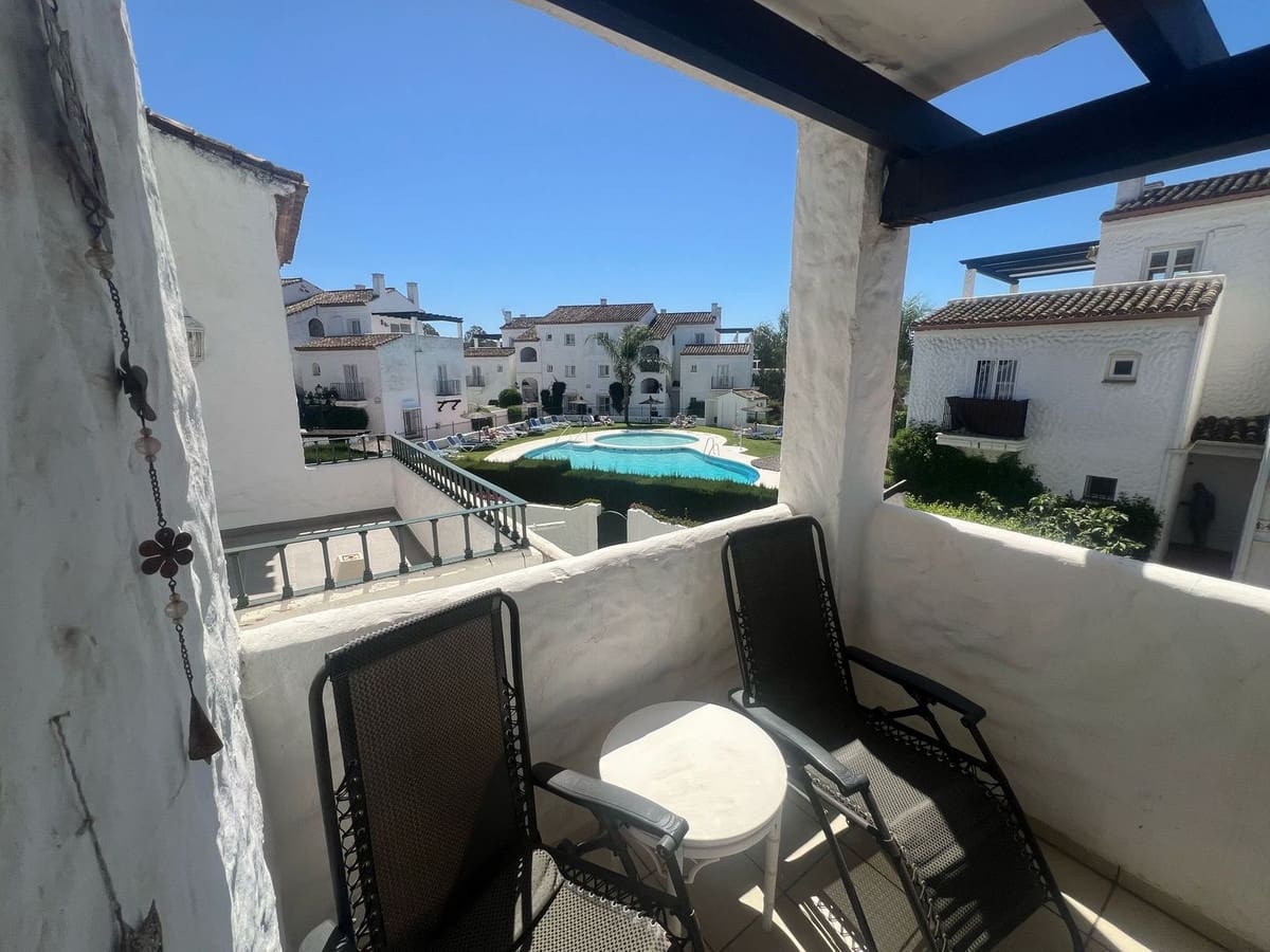 2 soverom Leilighet til salgs i El Paraiso med svømmebasseng garasje - € 285 000 (Ref: 8986371)