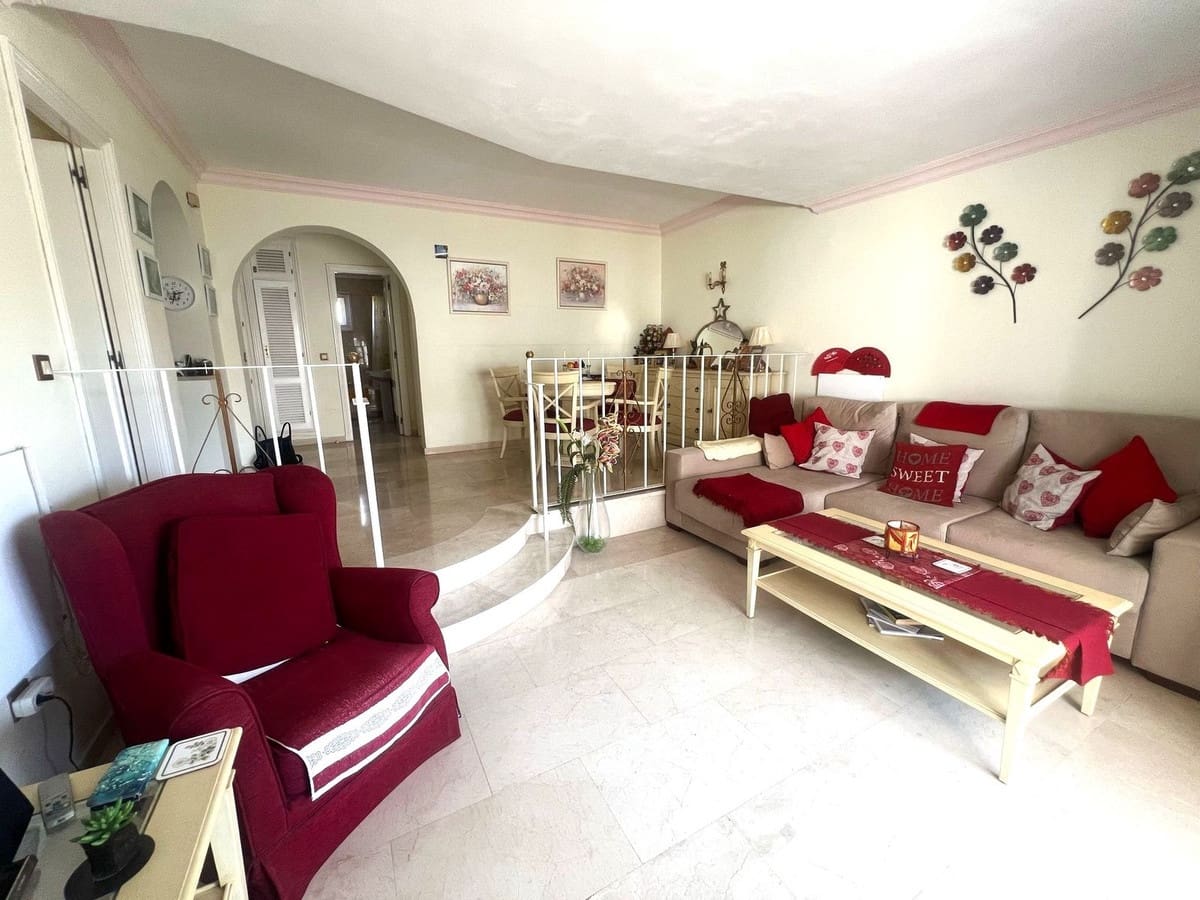 2 soverom Leilighet til salgs i El Paraiso med svømmebasseng garasje - € 285 000 (Ref: 8986371)