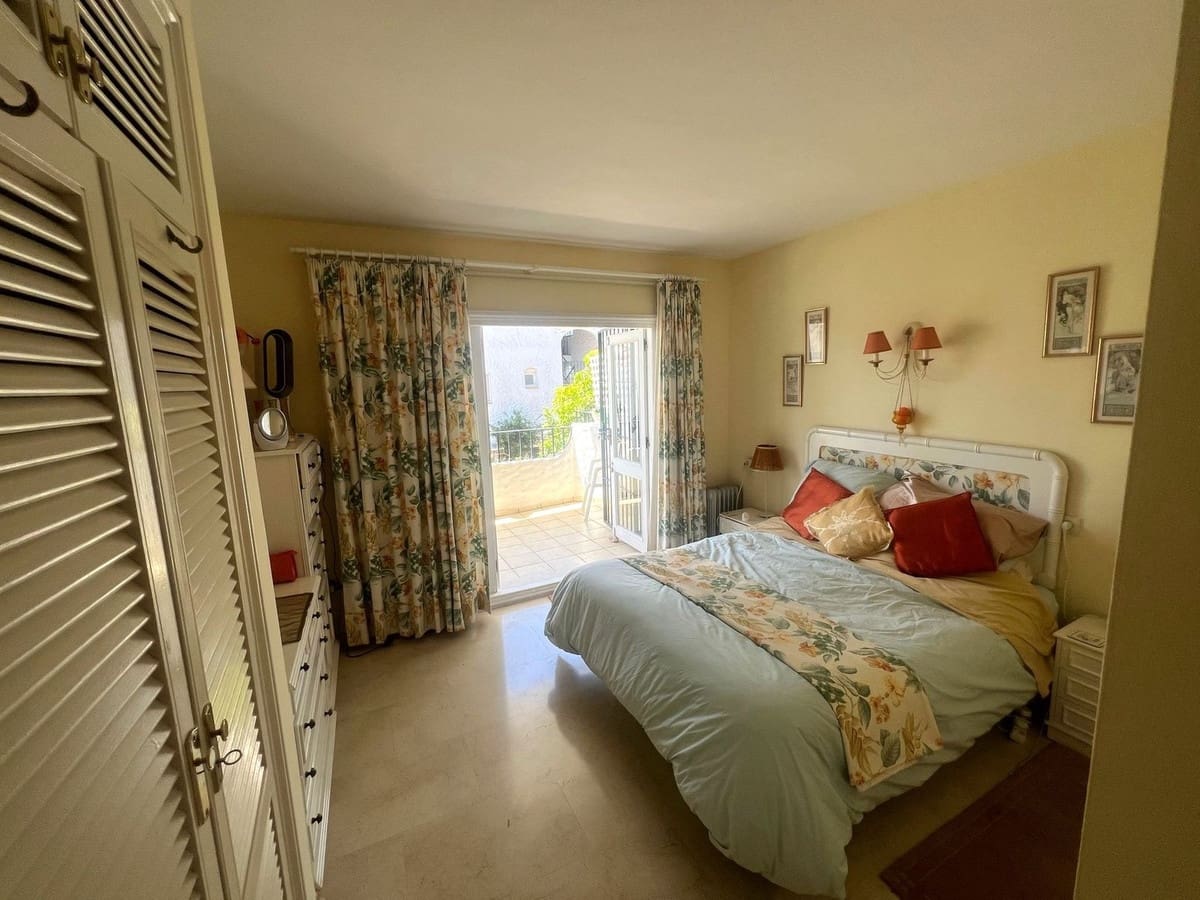 2 soverom Leilighet til salgs i El Paraiso med svømmebasseng garasje - € 285 000 (Ref: 8986371)