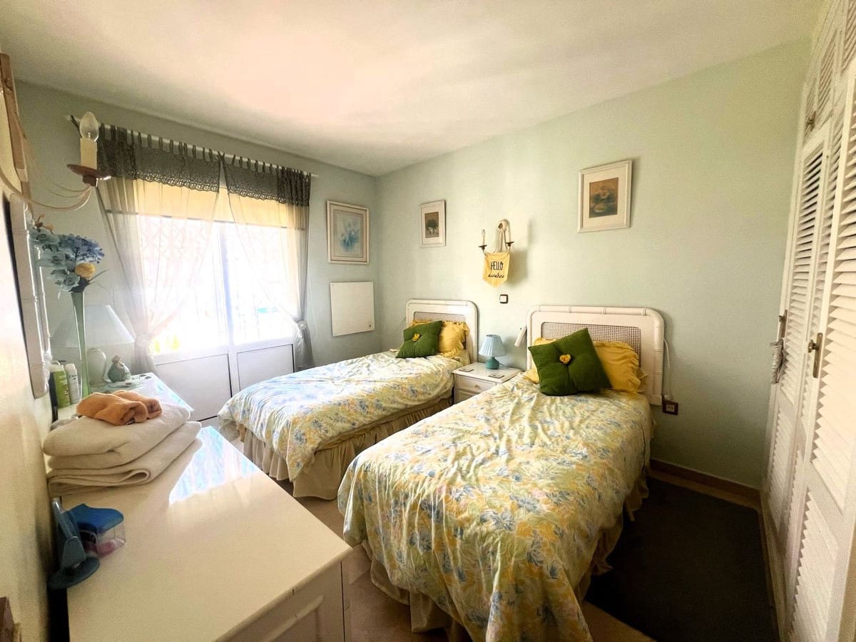 2 soverom Leilighet til salgs i El Paraiso med svømmebasseng garasje - € 285 000 (Ref: 8986371)