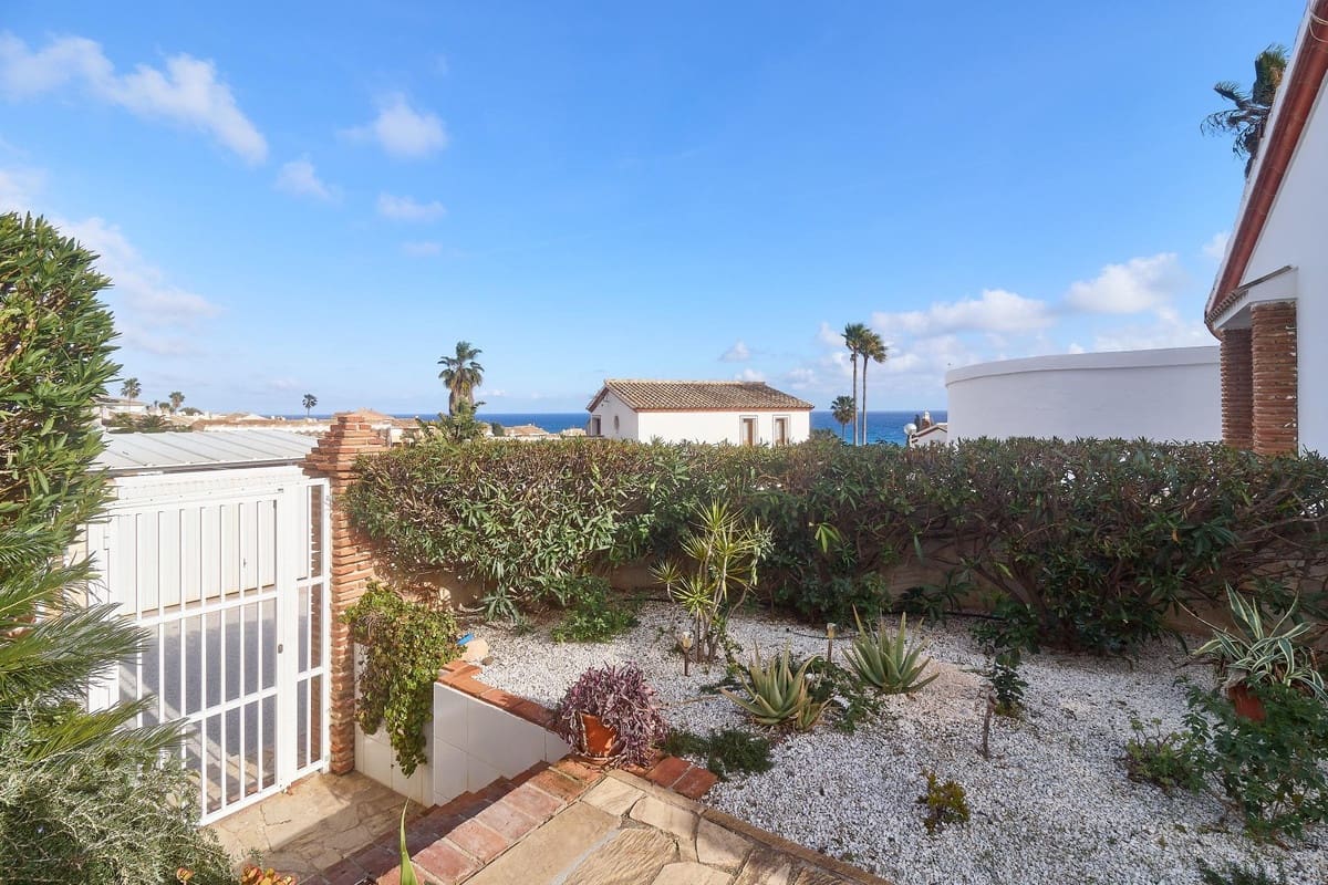 4 soveværelse Villa til salg i Mijas Costa med swimmingpool garage - € 899.970 (Ref: 8987321)