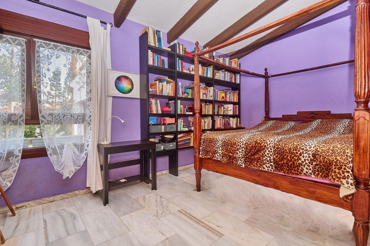 4 soveværelse Villa til salg i Mijas Costa med swimmingpool garage - € 899.970 (Ref: 8987321)