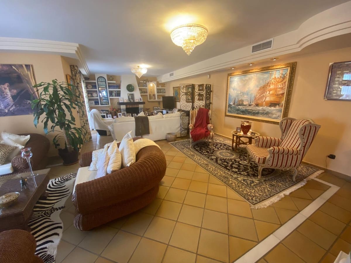 4 soverom Villa til salgs i La Cala de Mijas med svømmebasseng garasje - € 2 450 000 (Ref: 8990014)