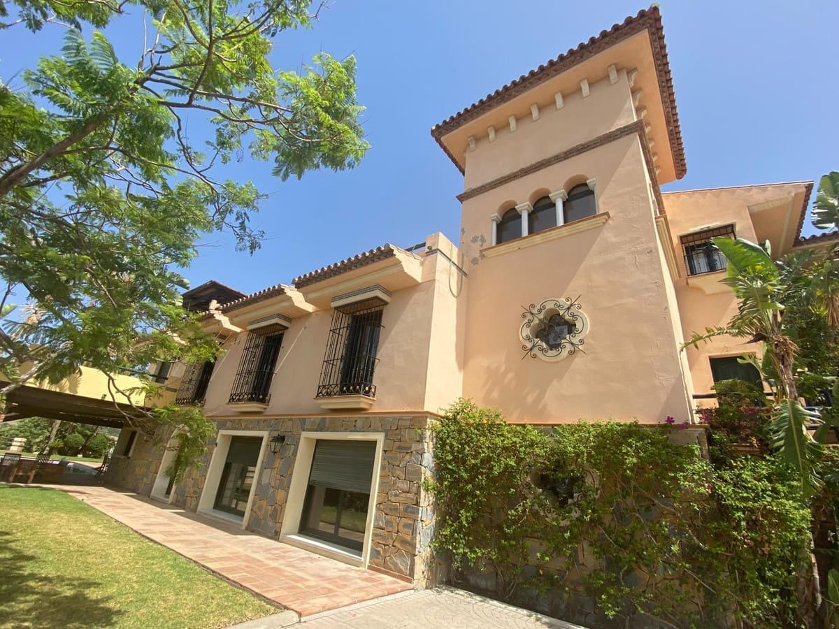 4 soverom Villa til salgs i La Cala de Mijas med svømmebasseng garasje - € 2 450 000 (Ref: 8990014)