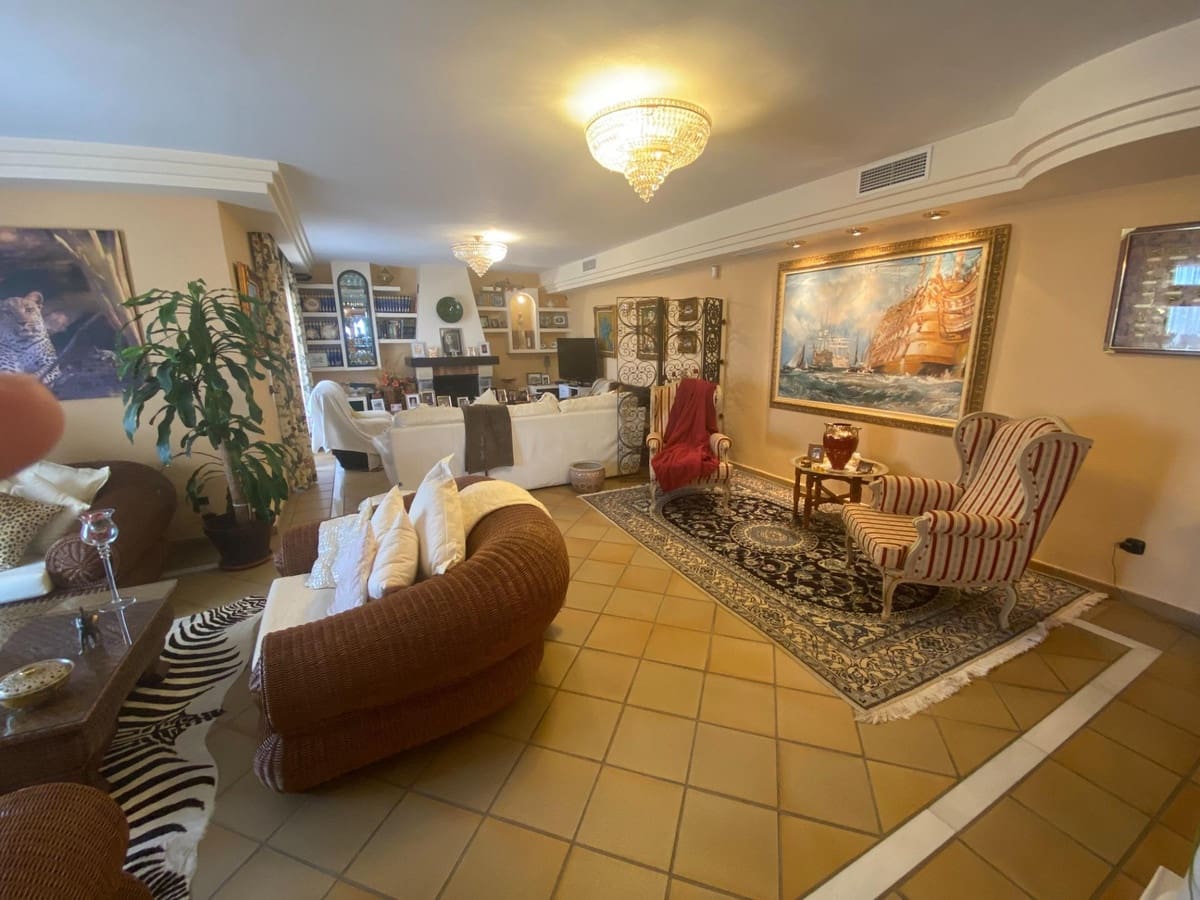 4 soverom Villa til salgs i La Cala de Mijas med svømmebasseng garasje - € 2 450 000 (Ref: 8990014)