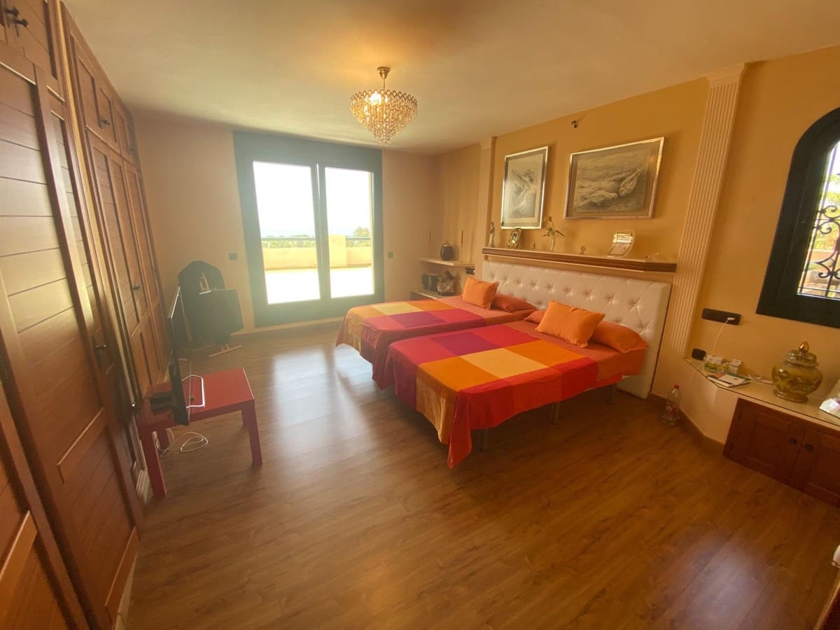 4 soverom Villa til salgs i La Cala de Mijas med svømmebasseng garasje - € 2 450 000 (Ref: 8990014)