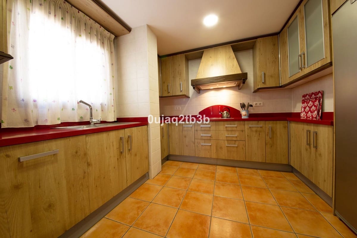 6 chambre Villa/Maison à vendre à Estepona avec piscine garage - 995 000 € (Ref: 8993218)