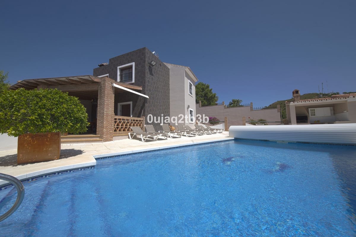 6 chambre Villa/Maison à vendre à Estepona avec piscine garage - 995 000 € (Ref: 8993218)