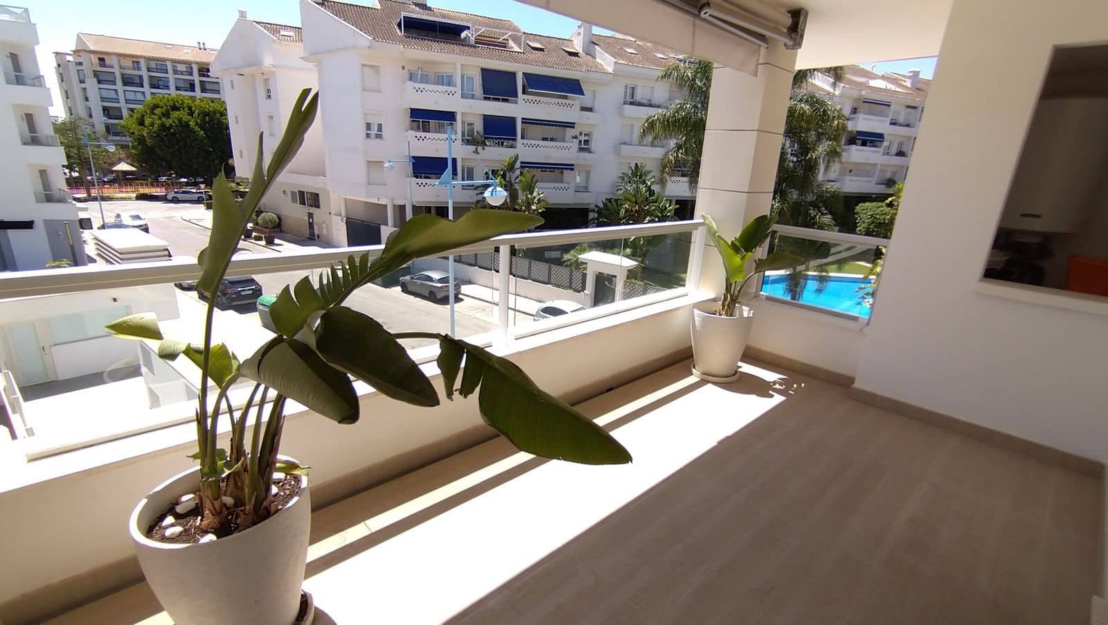 3 bedroom Apartment for sale in San Pedro de Alcantara with pool garage - € 665,000 (Ref: 9034093)