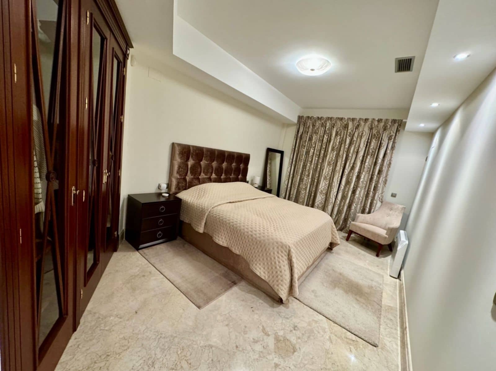 3 makuuhuone Huoneisto myytävänä paikassa San Pedro de Alcantara mukana uima-altaan 
autotalli - 1 450 000 € (Ref: 9053759)