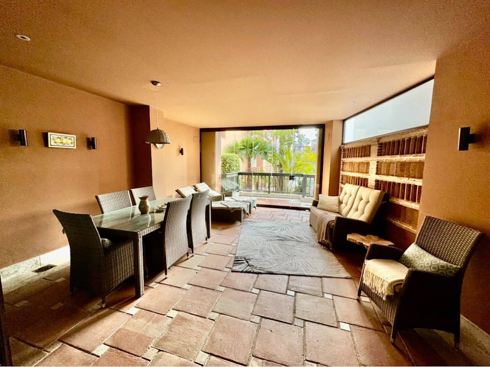 3 makuuhuone Huoneisto myytävänä paikassa San Pedro de Alcantara mukana uima-altaan 
autotalli - 1 450 000 € (Ref: 9053759)