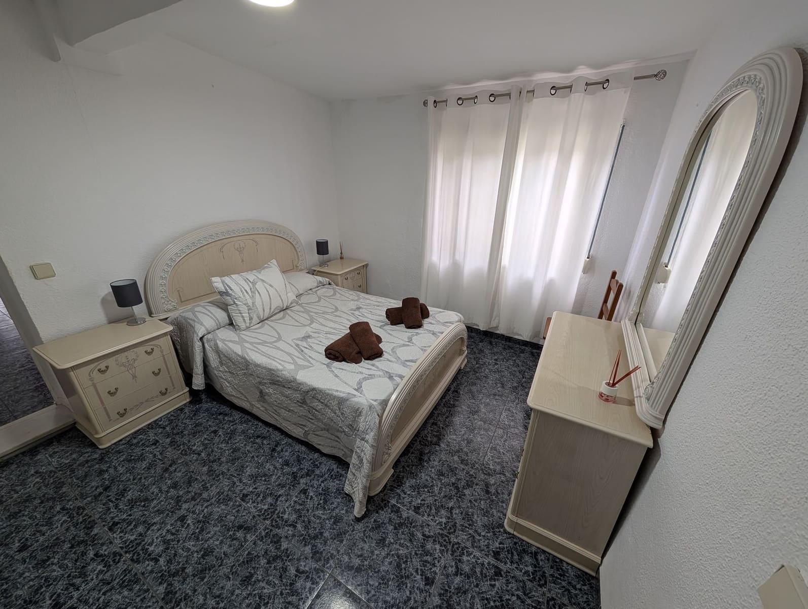 3 soveværelse Byhus til salg i El Rosario med swimmingpool garage - € 565.000 (Ref: 9064329)