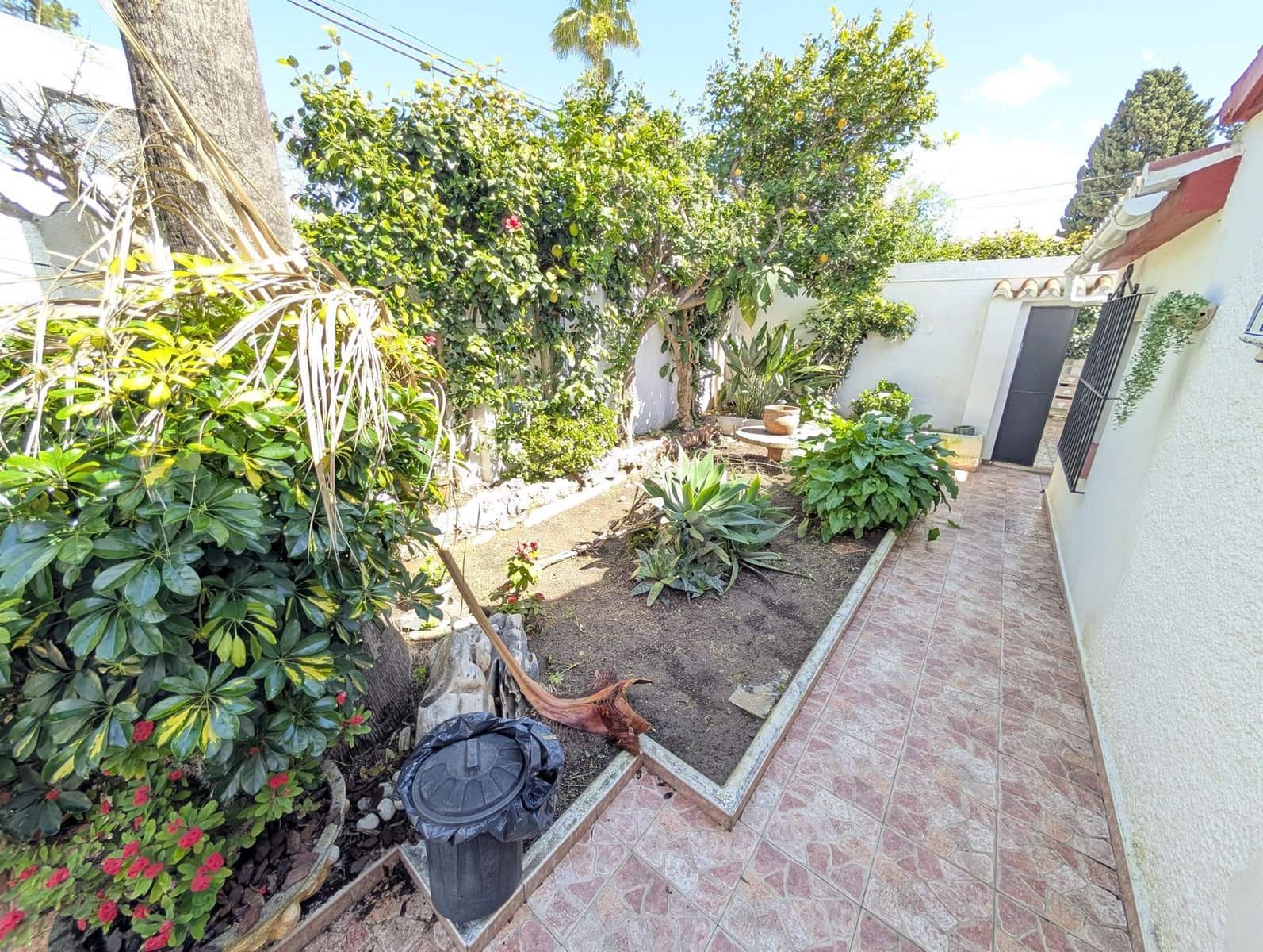 3 soveværelse Byhus til salg i El Rosario med swimmingpool garage - € 565.000 (Ref: 9064329)