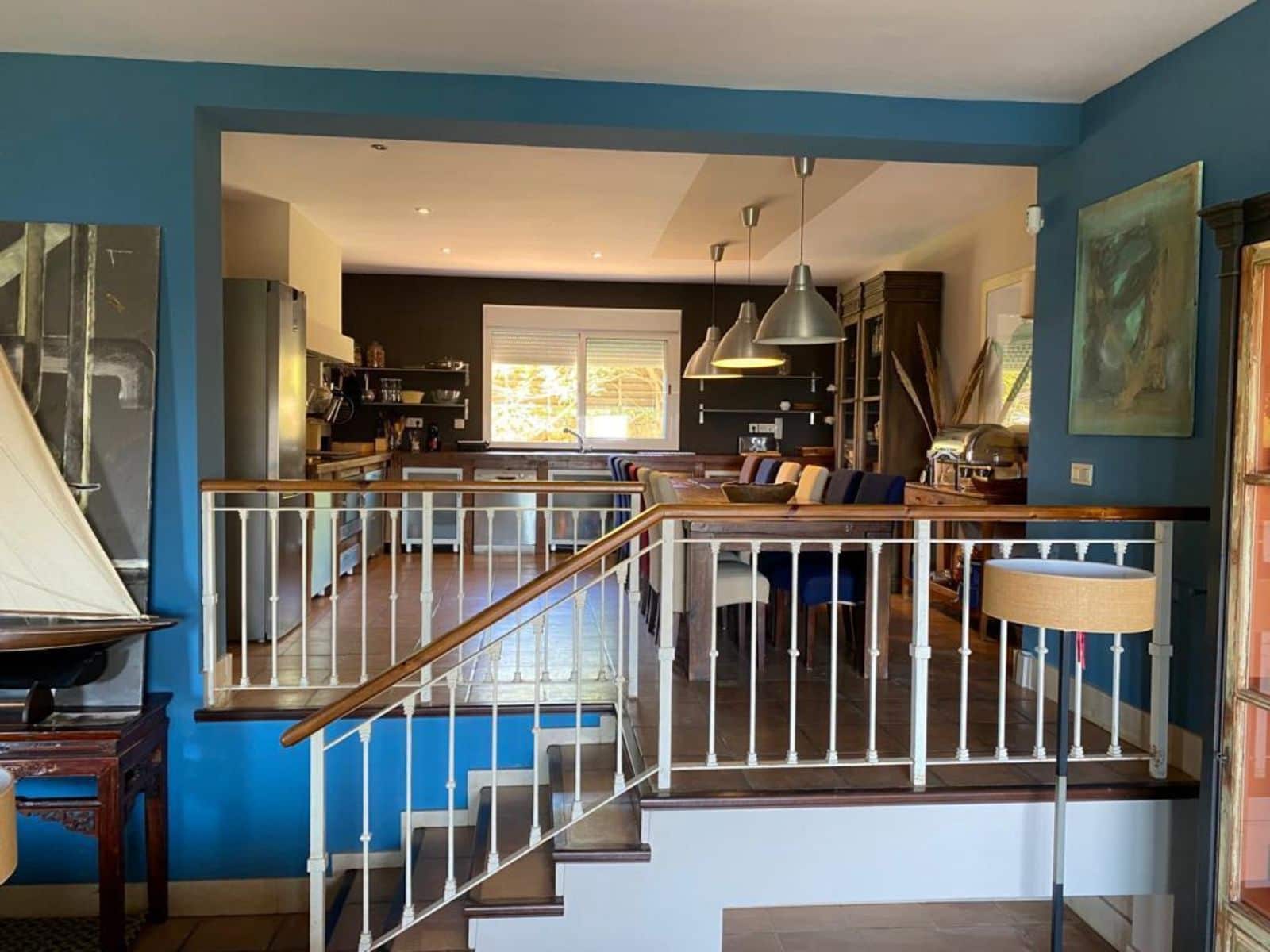 6 soverom Villa til salgs i Manilva med svømmebasseng garasje - € 865 000 (Ref: 9064471)