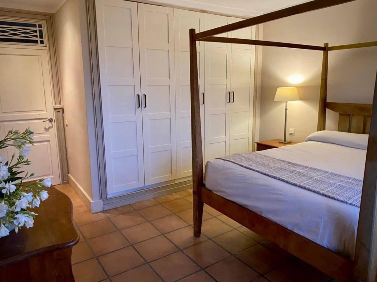 6 soverom Villa til salgs i Manilva med svømmebasseng garasje - € 865 000 (Ref: 9064471)