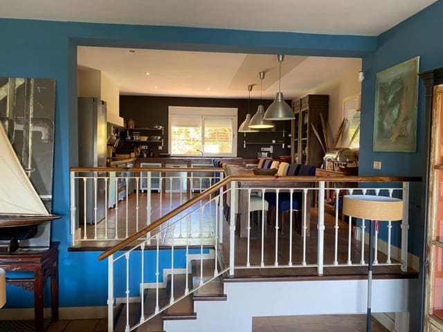 6 soverom Villa til salgs i Manilva med svømmebasseng garasje - € 865 000 (Ref: 9064471)