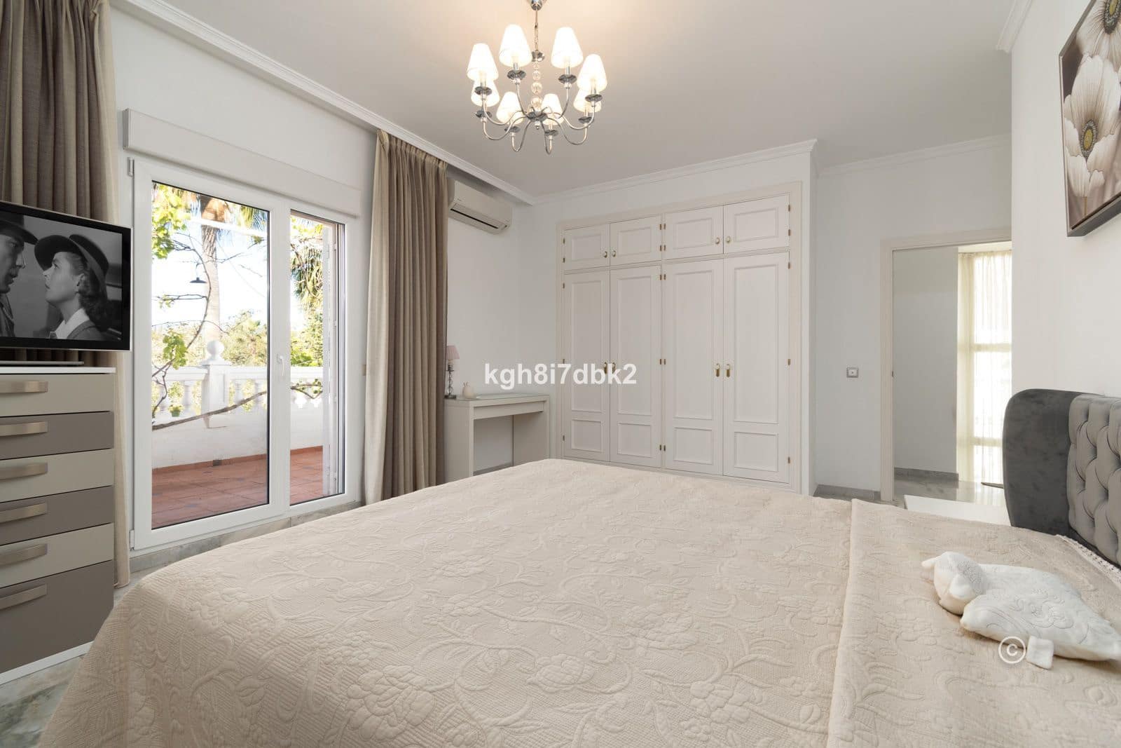 4 makuuhuone Huvila myytävänä paikassa New Golden Mile mukana uima-altaan 
autotalli - 995 000 € (Ref: 9064473)