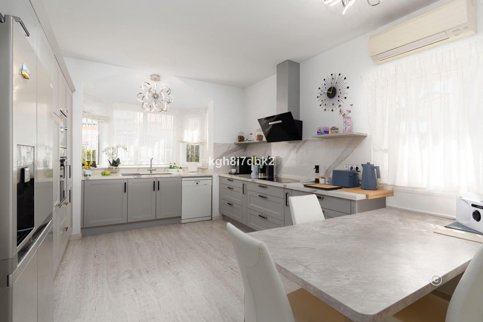 4 makuuhuone Huvila myytävänä paikassa New Golden Mile mukana uima-altaan 
autotalli - 995 000 € (Ref: 9064473)