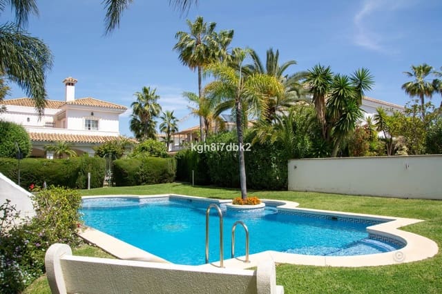 4 soverom Villa til salgs i Nueva Atalaya, Estepona med svømmebasseng garasje - € 995 000 (Ref: 9064473)