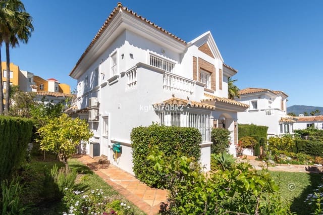 4 soverom Villa til salgs i Nueva Atalaya, Estepona med svømmebasseng garasje - € 995 000 (Ref: 9064473)