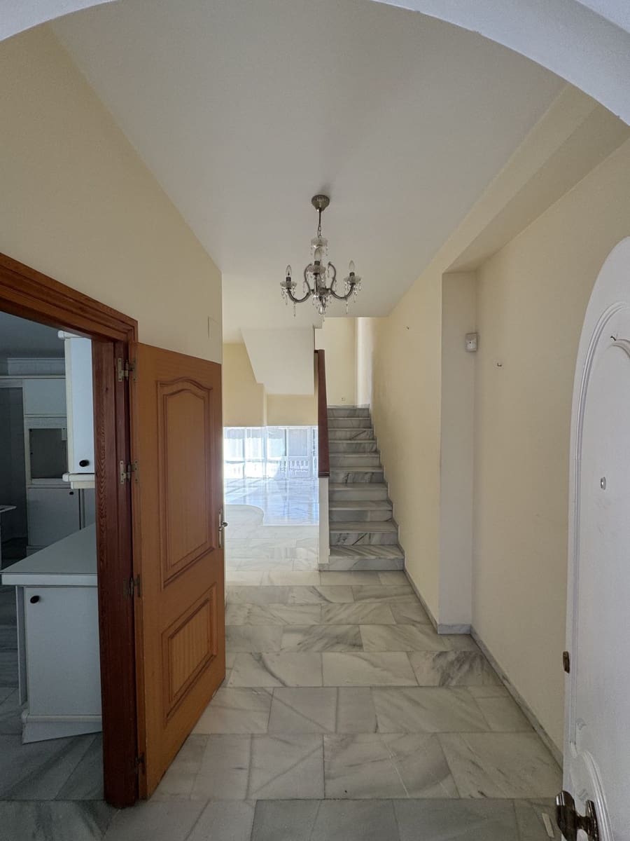 4 soveværelse Byhus til salg i Torrequebrada med swimmingpool garage - € 600.000 (Ref: 9064474)