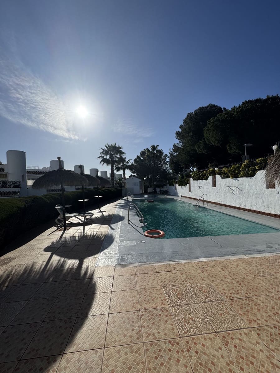 4 soveværelse Byhus til salg i Torrequebrada med swimmingpool garage - € 600.000 (Ref: 9064474)