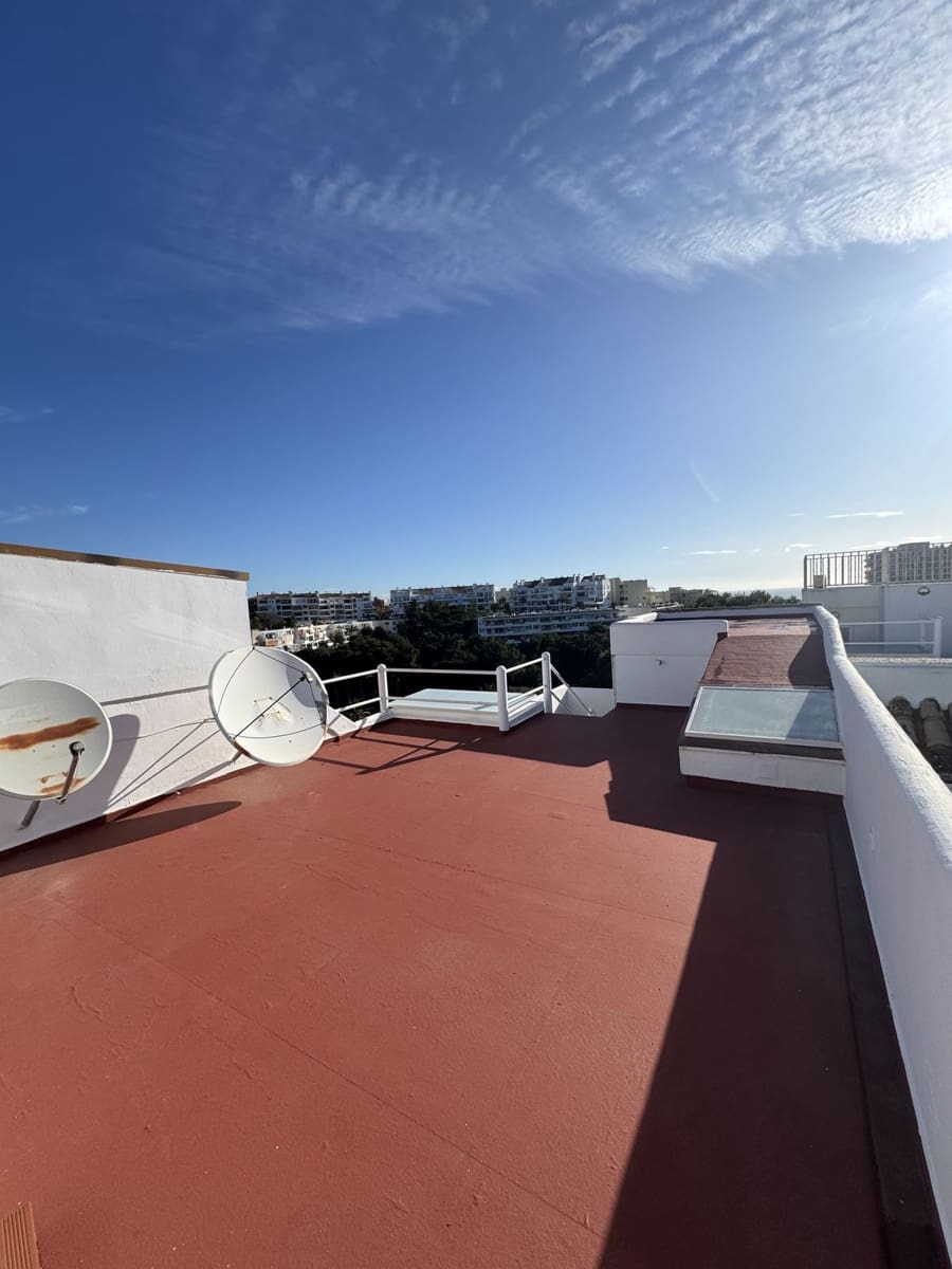 4 soveværelse Byhus til salg i Torrequebrada med swimmingpool garage - € 600.000 (Ref: 9064474)